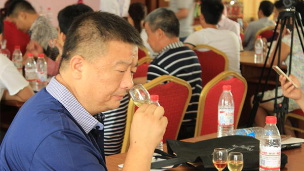 電加熱釀酒設備：如何通過聞香來鑒別七種陳香老酒？