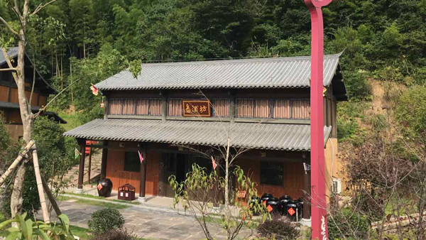 當(dāng)釀酒設(shè)備白酒酒坊注入畬族文化后，新月畬酒坊火了！