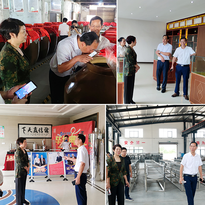 市政協(xié)副主席、市科技局局長(zhǎng)魏秋云一行領(lǐng)導(dǎo)正在雅大參觀調(diào)研