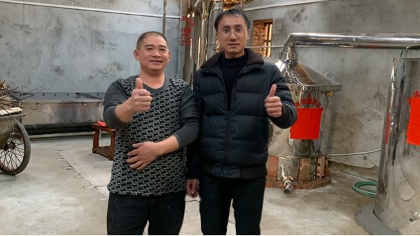 亮了！亮了！500斤白酒釀酒設(shè)備同時蒸糧蒸酒只用了4小時！