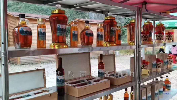 農(nóng)村到處可見的野果，用烤酒設(shè)備釀成酒有補(bǔ)腎固精的功效！