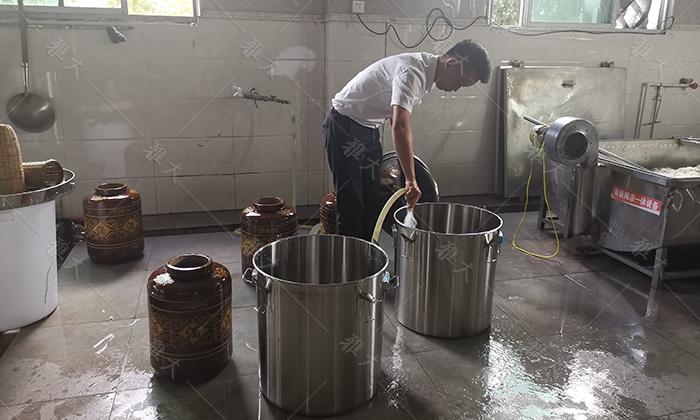 用電加熱釀酒設(shè)備做固態(tài)酒，怎樣做好場(chǎng)地衛(wèi)生？3