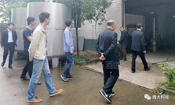 參觀釀酒設備生產車間