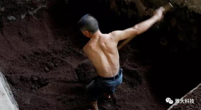 燒酒設(shè)備-出窖后，應(yīng)該把窖底、窖壁清掃干凈