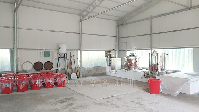 9.8引進(jìn)現(xiàn)代小型白酒設(shè)備，對(duì)酒坊進(jìn)行升級(jí)