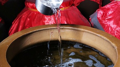 大型釀酒設備廠家告訴你，不同香型白酒貯存多長時間才好喝