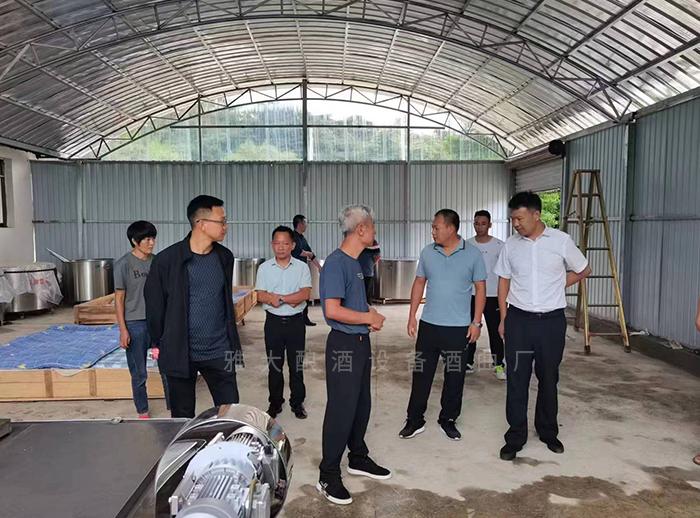 鎮(zhèn)康縣縣委領導，工信局長，鄉(xiāng)鎮(zhèn)領導等親臨現(xiàn)場指導