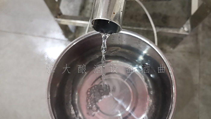 11.26小型白酒釀酒設(shè)備出酒度數(shù)太高，怎么降度好