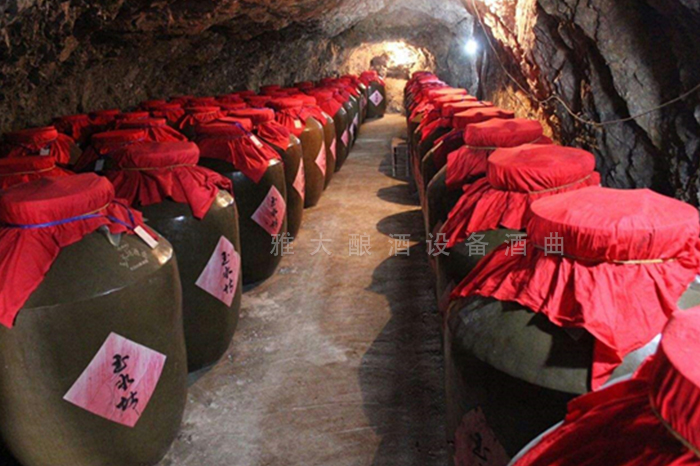 新手開(kāi)酒廠必看：5步搞定選址、小投入啟動(dòng)、合法經(jīng)營(yíng)與銷(xiāo)售渠道！ 5