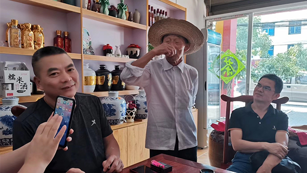 用蒸餾釀酒設(shè)備開酒坊，怎樣才能留住更多回頭客？