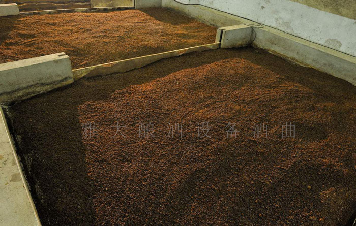 9.2高粱入池發(fā)酵，請(qǐng)控制好溫度