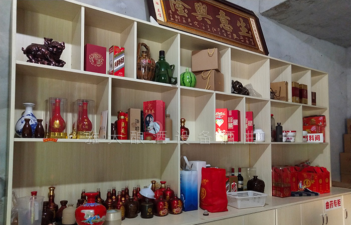 1.3雅大學(xué)員開(kāi)的農(nóng)村釀酒作坊1