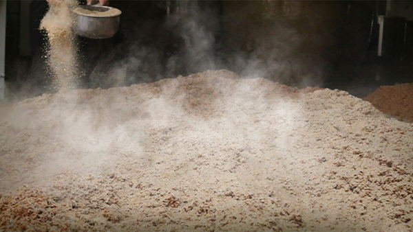 “多曲≠多酒”——冬季釀酒用曲的科學(xué)配比與常見(jiàn)誤區(qū)