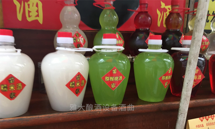 2-「蒸酒設(shè)備」這酒在市面上很少見，據(jù)說是用獼猴桃做的
