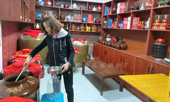 賣(mài)酒要足重，不能缺斤少兩