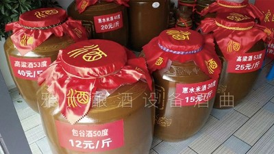 村頭用釀酒機(jī)械做酒的小酒坊，1個(gè)月竟然能輕輕松松賺2萬(wàn)