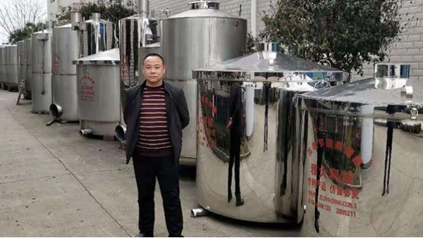 當(dāng)?shù)匾院裙磧毒茷橹?，用白酒生產(chǎn)設(shè)備釀酒創(chuàng)業(yè)應(yīng)該這樣做市場(chǎng)