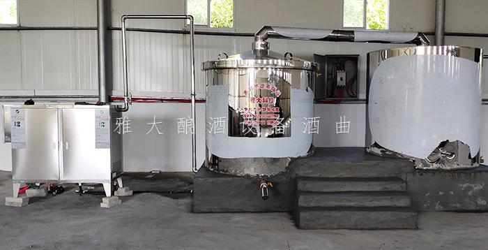 黃總采購(gòu)的雅大1000斤大型釀酒機(jī)械