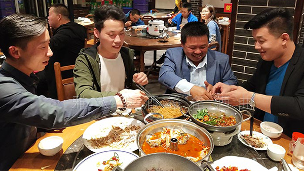 月圓中秋i憶家人！用蒸汽釀酒設(shè)備釀酒創(chuàng)業(yè)長(zhǎng)久陪伴家人