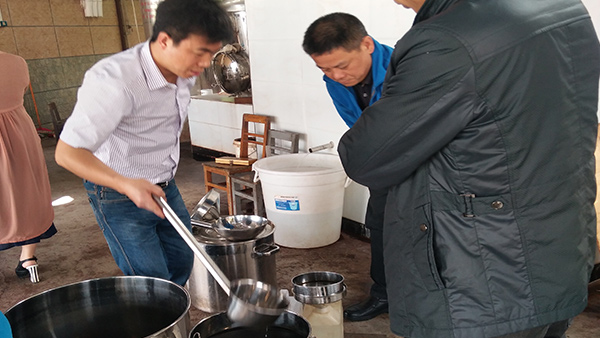 用雅大釀酒設(shè)備做酒不會(huì)賣酒，看虎哥如何利玩轉(zhuǎn)聚會(huì)營(yíng)銷