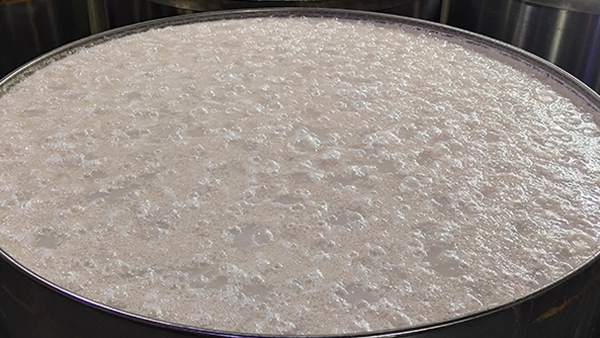 用小型釀酒設(shè)備做酒，哪種釀酒工藝出酒多？