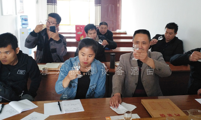 9.18釀酒蒸餾設備做酒是一個投資小，回報快的項目