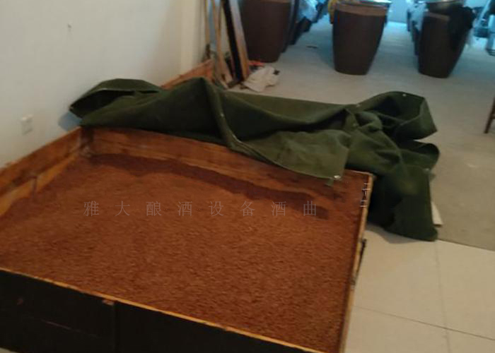 12.26冬季做固態(tài)酒，糖化時在上面蓋保溫棉保溫