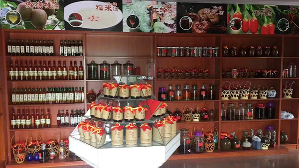 三碗酒坊太厲害，用釀酒蒸餾設(shè)備開(kāi)酒坊6年長(zhǎng)期合作門(mén)店達(dá)幾十家！