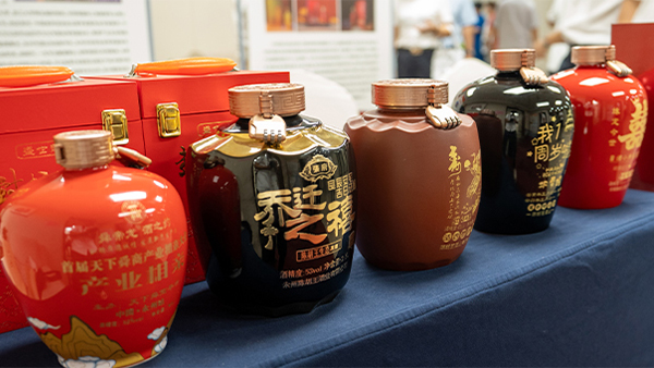 小鎮(zhèn)酒坊靠純糧婚宴定制酒，春節(jié)期間爆單3萬