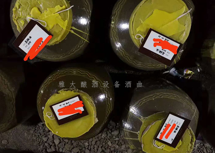 私人定制洞藏酒，每一壇上都寫上顧客的名字